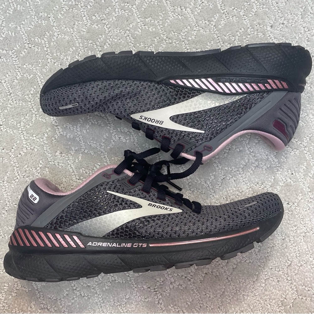 Brooks Adrenaline GTS 22